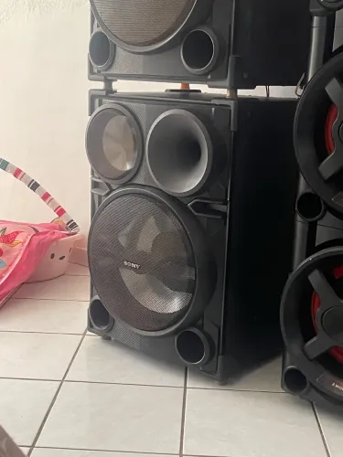 Caixa amplificada com boca de 15 com Bluetooth