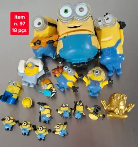 COLEÇÃO MINIONS MC DONALDS E MINIATURAS LOTE COM 18 PEÇAS