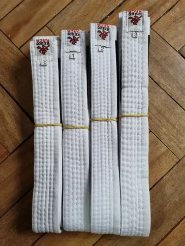 Faixa Jiu Jitsu Keiko branca com ponteira