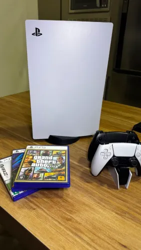 PlayStation 5 standard (com leitor fisico + 2 controles e suporte