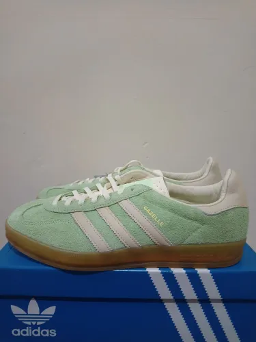 GAZELLE ADIDAS tamanho 42, original, com etiqueta.