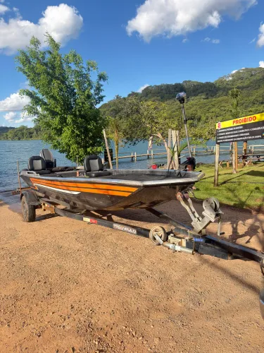 Barco 5,5m + Motor 50HP + Carretinha | Completo C/ Carpete e Tenda