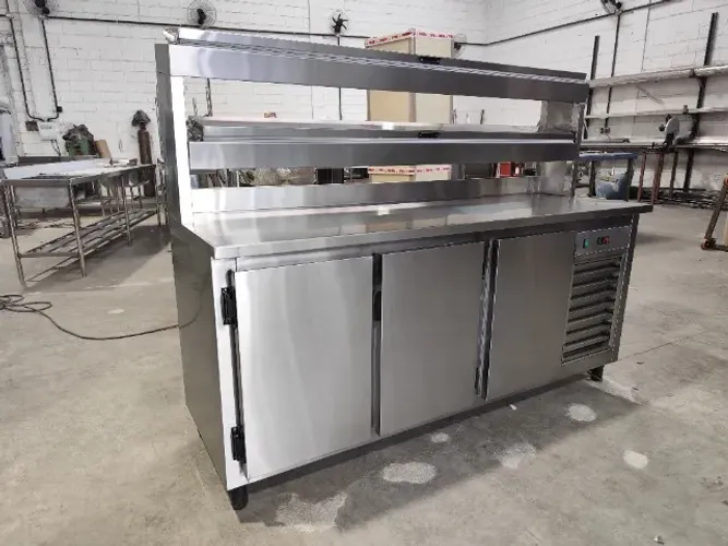 Balcão inox refrigerado c/ 1 condimentadora 2850×650×900 5 portas