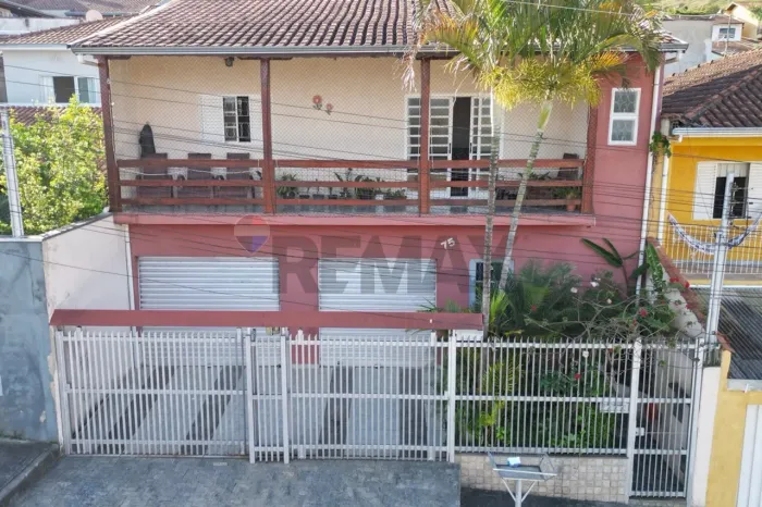 Casa a venda na zona leste de Poços de Caldas - MG