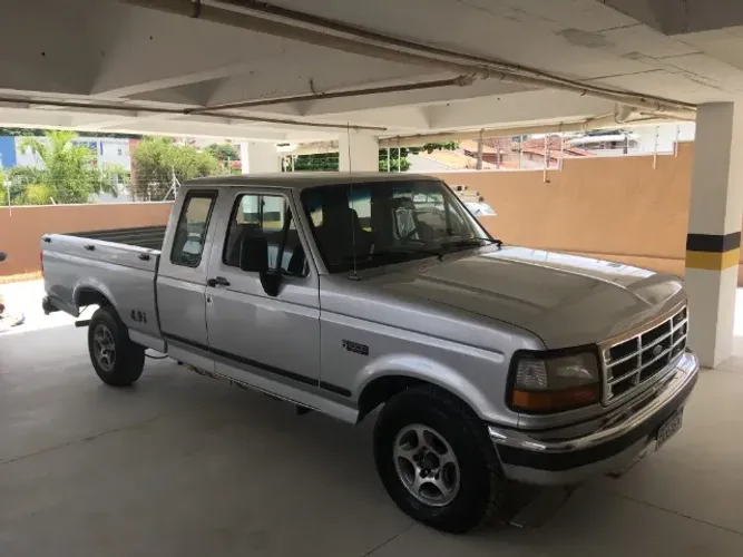 Ford F-1000 XLT CE 4.9i 1998