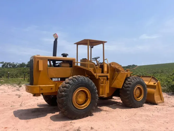 Pá carregadeira Caterpillar 966