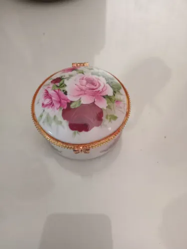 Porta joias de porcelana antigo
