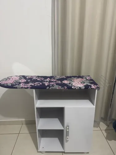 Vende taboa de passar com armário