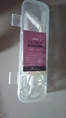 Mini prancha alisadora (ideal pra viagem). Bivolt. Usada uma vez. (Não é minha tá, é da mi