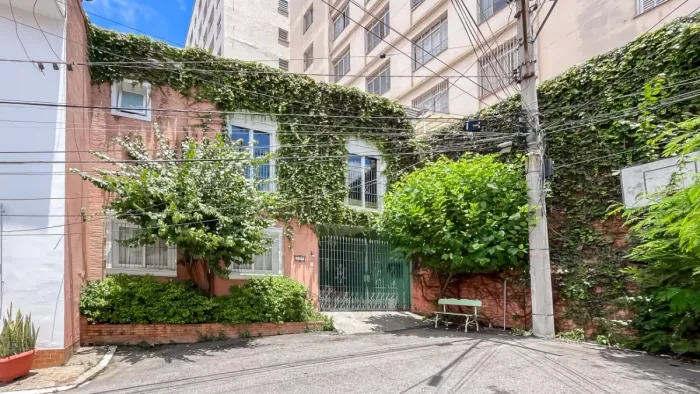 Casa de vila para venda em Aclimação com 4 quartos, sendo 1 suíte, 247m²