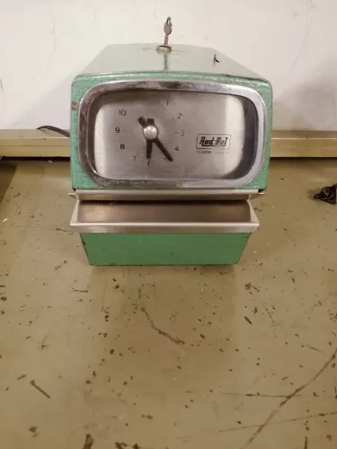 Vendo relógio de ponto antigo