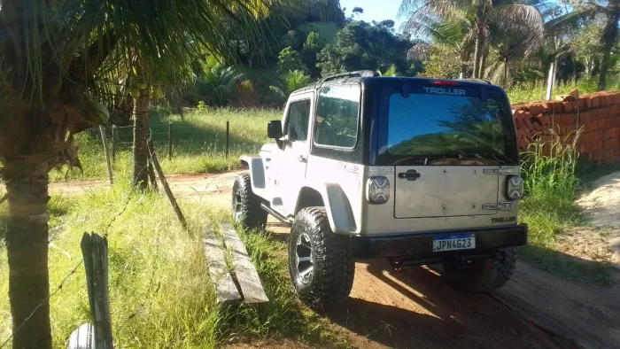 Troller T-4 4X4 2.8 TB Int. Cap. Rígida Diesel 2004