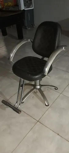 Vendo essa cadeira hidráulica de barbeiro 250 reais