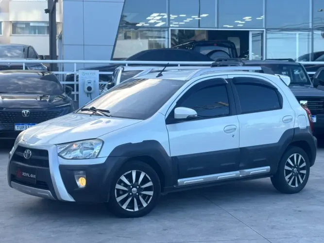 Toyota Etios Cross 1.5 Flex 16V 5P Aut. 2017