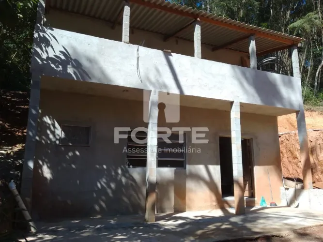 Chácara à Venda em Biritiba-Mirim-SP: 2 Quartos, 1 Suíte, 2 Banheiros, 1 Vaga de Garagem,