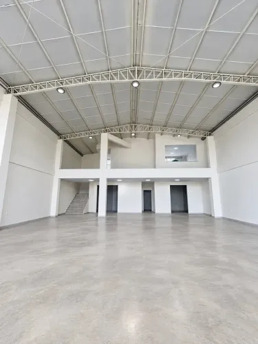 Galpao na Centenário, servindo para loja de carro, igreja, depósito,