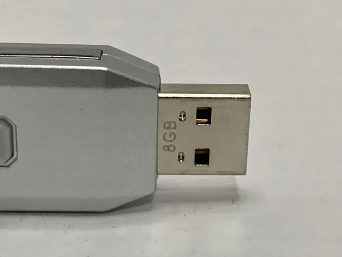 Pen Drive 8gb for Mac com proteção por senha (usado)