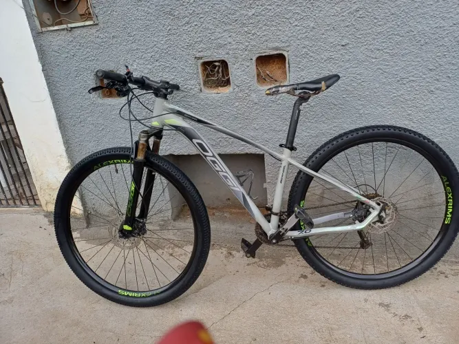 Bicicleta mtb oggi big wheel 7.0 18 v 2021.