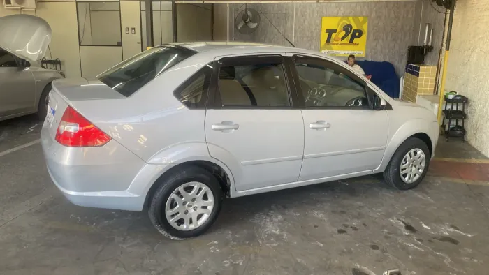 Ford Fiesta Sedan 1.0 8V Flex 4P 2009