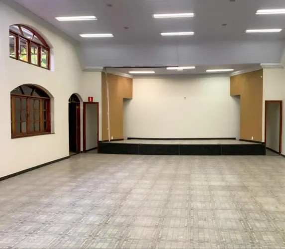 Ponto Comercial para Venda em Cataguases, Bom Pastor, 1 dormitório, 2 banheiros