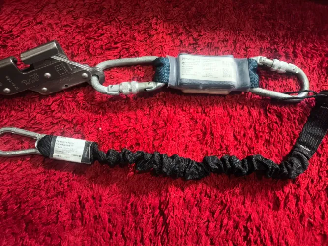 Trava quedas com talabarte retrátil 