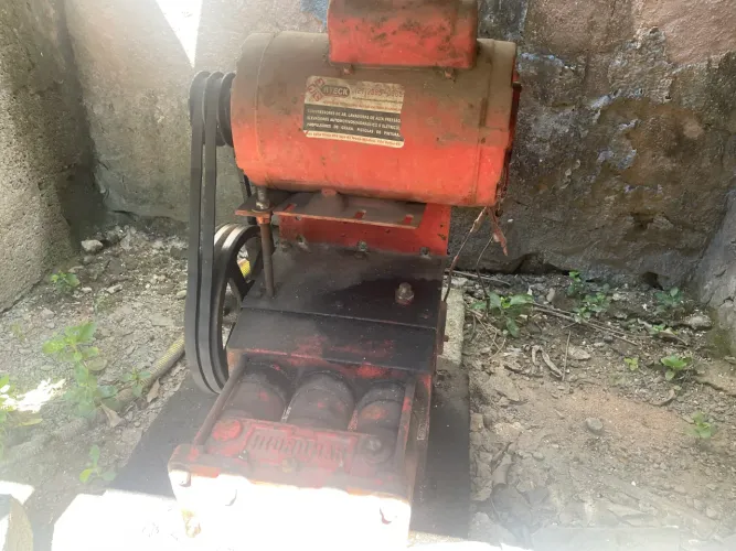 MÁQUINA DE LAVAR CARROS,COMPRESOR,BAMBA DE POÇO,MANQUEIRA COM BICO DE METAL REGULÁVEL ETC.
