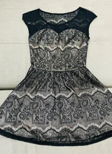 VESTIDO PRETO RENDANDO ELEGANTE