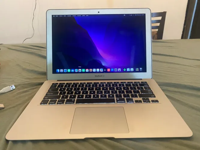 MacBook Air com 8gb de memória i5 