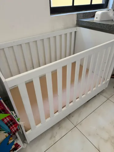 Berço para bebê multifuncional com colchão + Rodízio