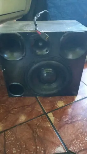 Caixa trio som automotivo