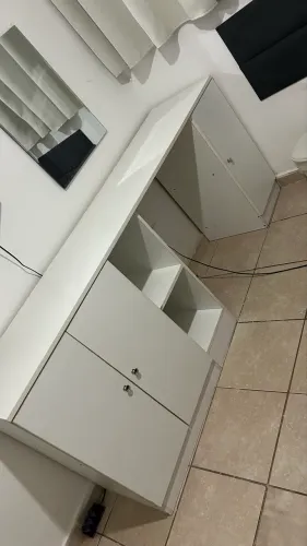    Móvel de quarto branco planejado