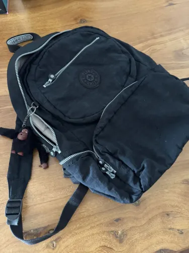Mochila Kipling preta com porta-notebook!