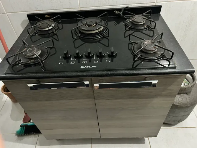 Fogão cooktop com armário