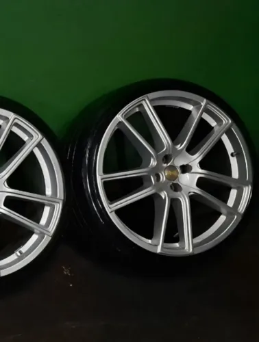Aro 20 4 furos + pneus 205/35 meia vida