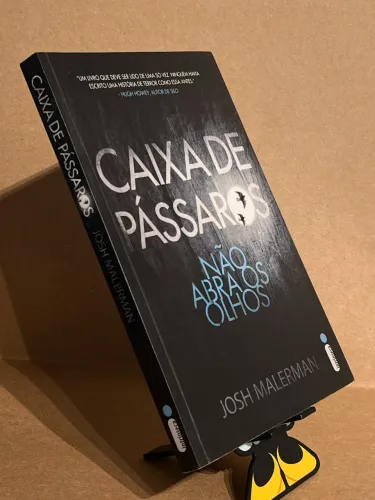 Livro Caixa de pássaros ( Bird Box) 