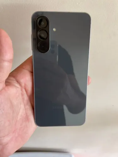 Vendo A56 semi novo 4 meses de uso, acompanha carregador e nota fiscal