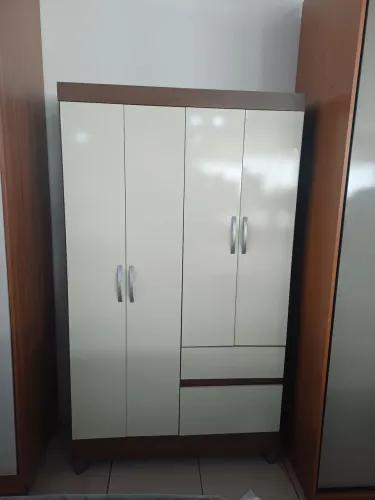 Guarda roupa simples