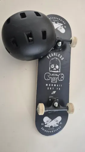 Skate Mormaii com capacete Oxelo