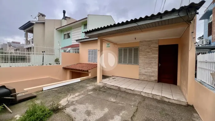 Casa 2 quartos, com piscina, Bairro Madre Paulina