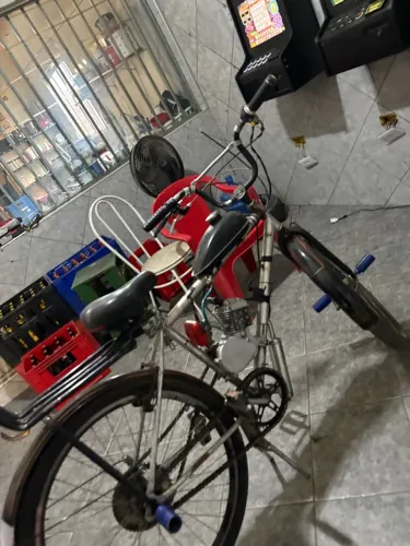 Vende se bicicleta motorizada