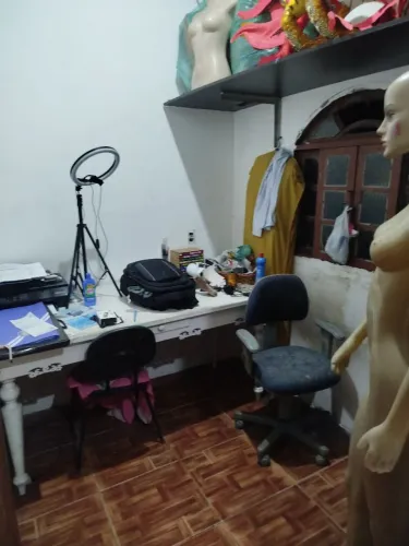 Alugo quarto para homens 