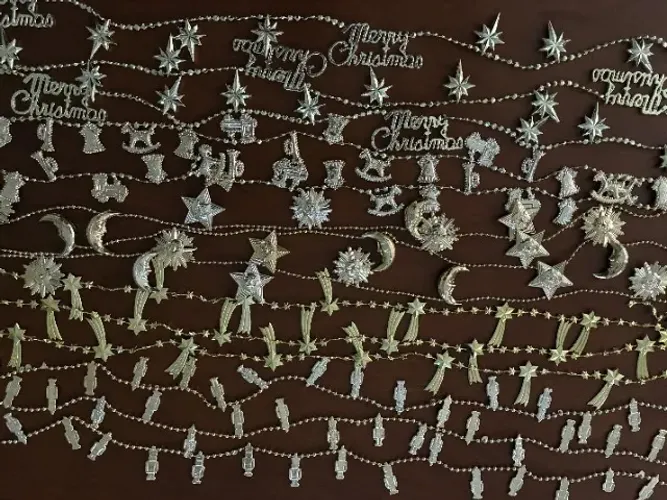 Kit com 5 Lindos Cordões Natalinos Dourados com Pendentes Diversos 13,00 m