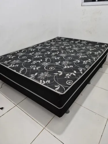 vendo base de cama box, de casal por R$100, para retirada! com urgência!