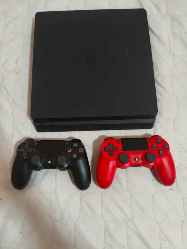 PS4 1T Seminovo com 2 controles - Entrega Grátis