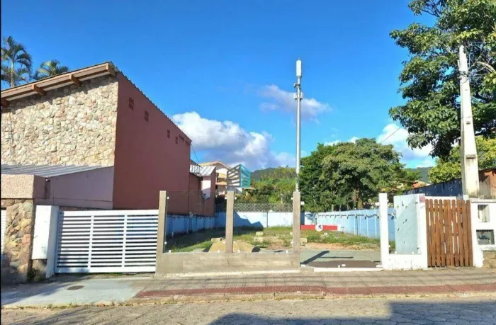 Terreno à Venda com 435m² no Córrego Grande/Santa Mônica !!