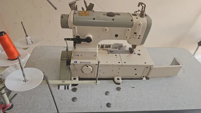 Vende se uma máquina de costura