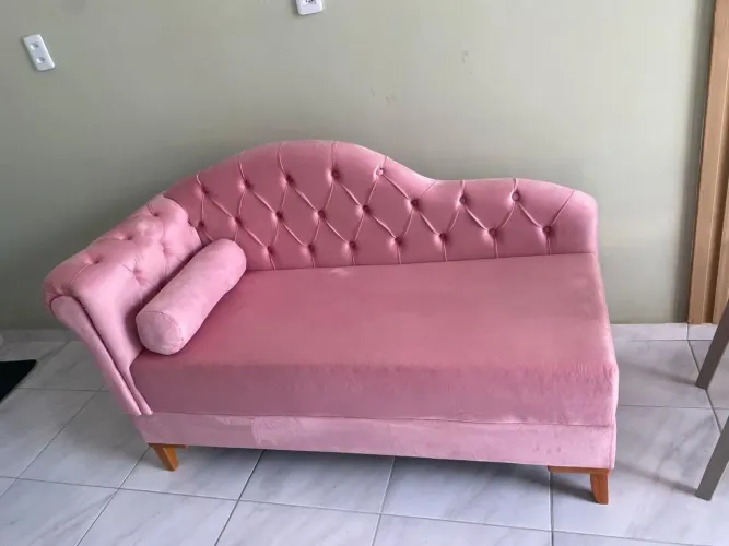 SOFA DIVÃ RECAMIER CHAISE /TECIDO: VELUDO ROSE COM CAPITONÊ/ACOMPANHA O ROLINHO/SEMI NOVO