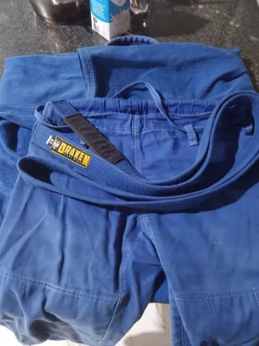 Kimono Azul Traçado A0 + Faixa Azul