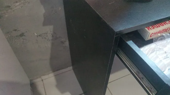 Escrivaninha preta
