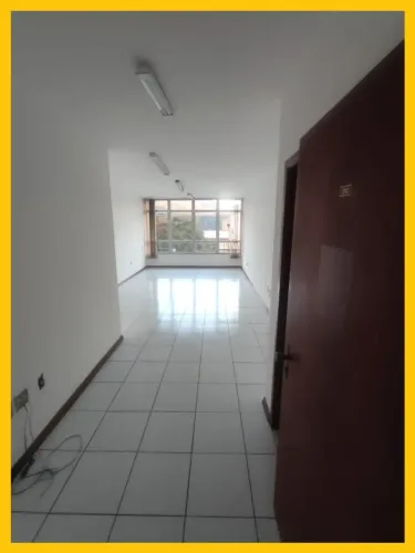 Excelente sala a partir de 45m². Ótima localização, a meia quadra da Assis Brasil.